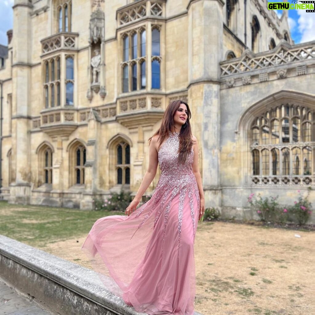 Onima Kashyap Instagram - Gothic dorms, immaculate lawns and a lot of twenty something aristocrats. Spending the day at Cambridge 🏛 #instagood #cambridgeuniversity #cambridge #london #uk #photooftheday Cambridge, United Kingdom