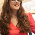 Onima Kashyap Instagram - The @lenskart Meet & Greet in Chembur was absolutely incredible! It was such an amazing experience, and I had so much fun! Their recently launched Blue Billion Collective was mind-blowing, amazing and very stylish. You definitely need to check it out and grab one of those stunning designs. 🩵 #BlueBillion And drop by the @lenskart store for the the next event in Ahmedabad, today! 🫶🏼 📍 Shop No 22, Iconic, near Shyamal Cross Road, Shyamal, Ahmedabad, Gujarat 380015 #Lenskart #lenskartsquad