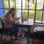 Onima Kashyap Instagram – On a date with mountains and expresso ☕️🏔🌲🎋

#instareel #reel #valley #mountain #naturelover #coffee #expresso #hills #scenery #naturephotography #natureshots #instalove Landour Bakehouse