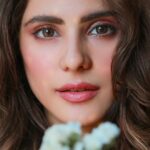 Onima Kashyap Instagram - A day dreamer ☁️ 🪶 #dreams #eyes #love #white #creativephotography #reel #instareel #reelitfeelit #instagood #instadaily Mumbai - मुंबई