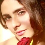 Onima Kashyap Instagram - Sweet like honey 🍯 Pc @shyam.muralimohan97 #instamood #gold #sunkissed #light #photography #portraitphotography #portrait #portraitmood
