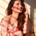 Onima Kashyap Instagram - I was made for sunny days 🥀 Pc @shyam.muralimohan97 #instamood #rosey #portraits #phoyography #sunnydays #sunkissed #instapic