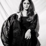 Onima Kashyap Instagram - Dancing in the dark, in the pale moonlight 🌘🌑🌓 Pc @saurabh_sonkar #dark #black #blackandwhite #blacklove