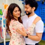 Onima Kashyap Instagram - This is what happens next 🌹☺️ @zaid_darbar ✨ @anupamaraag @onimakashyap @danishsabri12 @saaj__bhatt @azeemshirazi @adityadevmusic @zeemusiccompany @cheechocheech @dopvijay @neepa65 @aakash_aaka_ @Zzubynissha #musicvideo #song #indiemusic #instagood #instareel