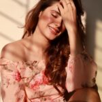 Onima Kashyap Instagram - I was made for sunny days 🥀 Pc @shyam.muralimohan97 #instamood #rosey #portraits #phoyography #sunnydays #sunkissed #instapic