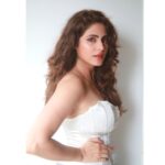 Onima Kashyap Instagram - Head in the clouds 😶‍🌫️ Pc @shyam.muralimohan97 #instagood #instamood #white #photography #soothing #photoshoot