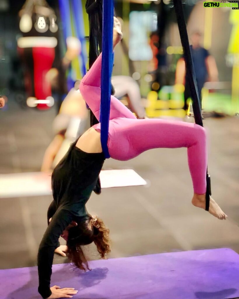Onima Kashyap Instagram - Bring a lil levity in your life 🕊 @aerfitness_swats6 @thefundamentalsofsports_mumbai #aerialyoga #aerial #yoga #yogagirl #yogapractice #yogainspiration #yogaeveryday #workout