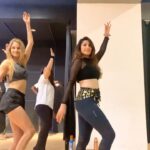Onima Kashyap Instagram – 😜 
#bellydance #instareel #reel #dancevideo #fun #love #happy #danceform
@aashi22