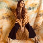 Onima Kashyap Instagram - Styled by: @styleitupbyaashna Shot by: @nikhil.p.sawant Outfit: @trenbee_ Earrings: @fashionjewellery_21 HMU: @amuthevar @shribhalerao @richcreates27 @beautylanebysejalbajaj #photography #beige #gold #instagood #instapic