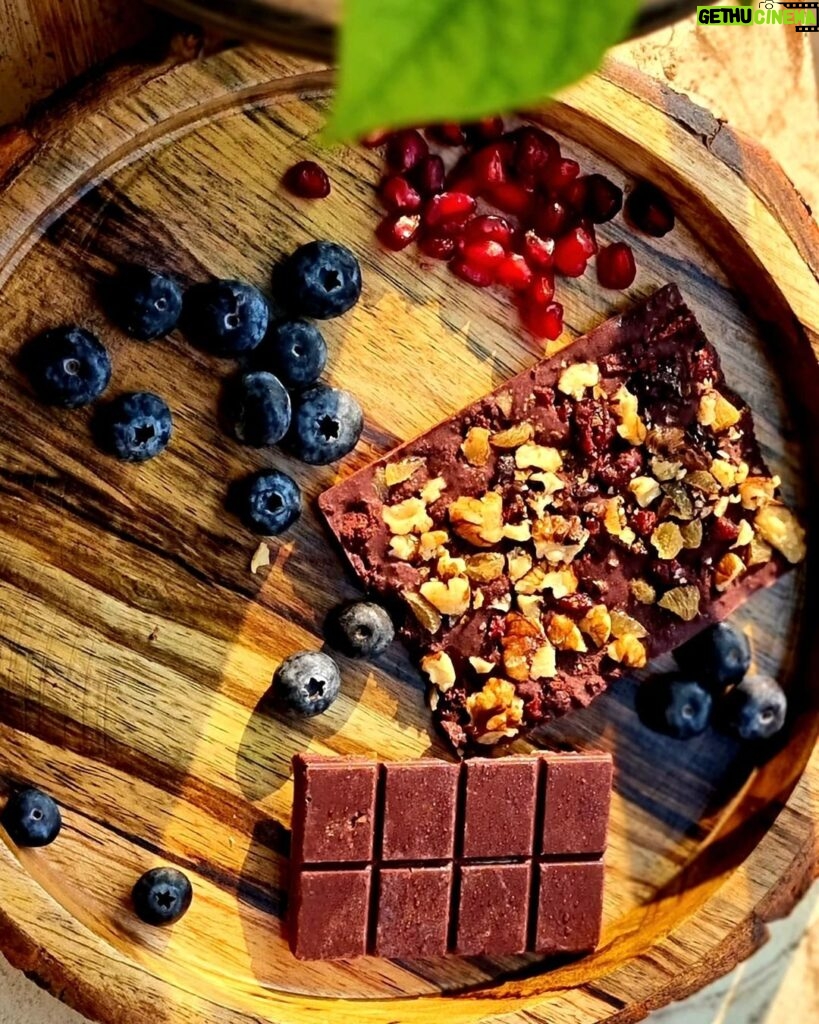 Onima Kashyap Instagram - Making chocolate is a way of life 😋 Homemade organic dark chocolate #sugarfree #madewithlove ❤ @onima_creations *coconibs *coconut oil *orange zest *jaggery *cranberries *walnuts *almond *raisins *n love #organicchocolates #darkchocolate #homemadechocolates #homemadefood #organicfood #homemadecooking #recipes #deserts #sweets #veganrecipes #veganfood