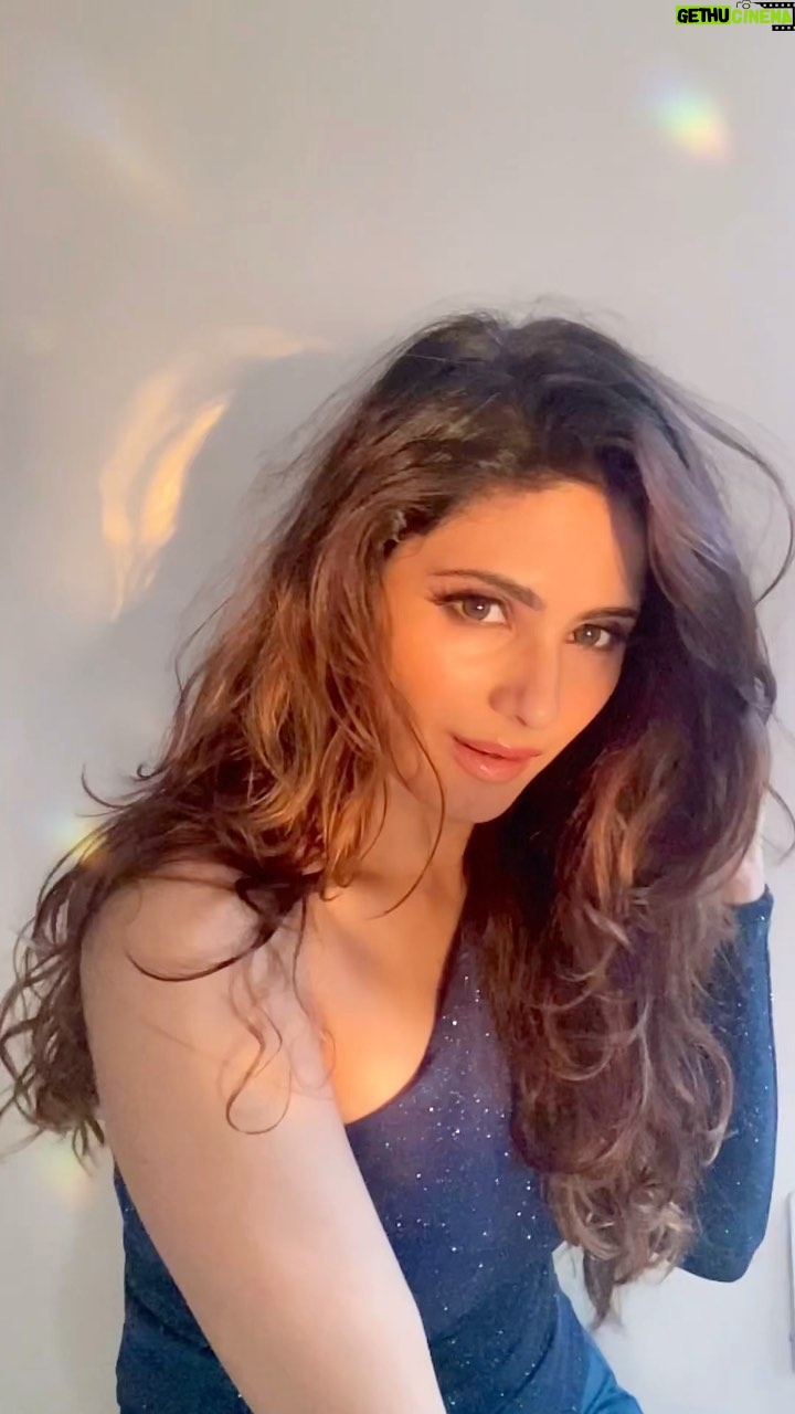 Onima Kashyap Instagram - Hor das kinniya tareefaan chai diyan tennu.. 🤭 #praise #song #musicvideo #instareelsindia❤️ #sonymusic #sonymusicindia @sonymusicindia @rishallyours @yawarmuzic @moitmusik @aamirkunwar @crevixa @artisttaan
