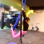 Onima Kashyap Instagram – Bring a lil levity in your life 🕊
@aerfitness_swats6 
@thefundamentalsofsports_mumbai 
#aerialyoga #aerial #yoga #yogagirl  #yogapractice #yogainspiration #yogaeveryday #workout