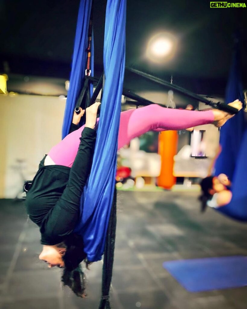 Onima Kashyap Instagram - Bring a lil levity in your life 🕊 @aerfitness_swats6 @thefundamentalsofsports_mumbai #aerialyoga #aerial #yoga #yogagirl #yogapractice #yogainspiration #yogaeveryday #workout