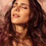 Onima Kashyap Instagram – A golden state of mind 🌼
PC @dipenkoradia 

#likes #like #follow #likeforlikes #love #instagood #instagram #followforfollowback #photooftheday #followme #photography #bhfyp #instalike #l #instadaily #picoftheday #likeforfollow #beautiful #fashion #me #smile #myself #followers #likeforlike #followback #f #comment #followforfollow #likesforlikes #bhfyp