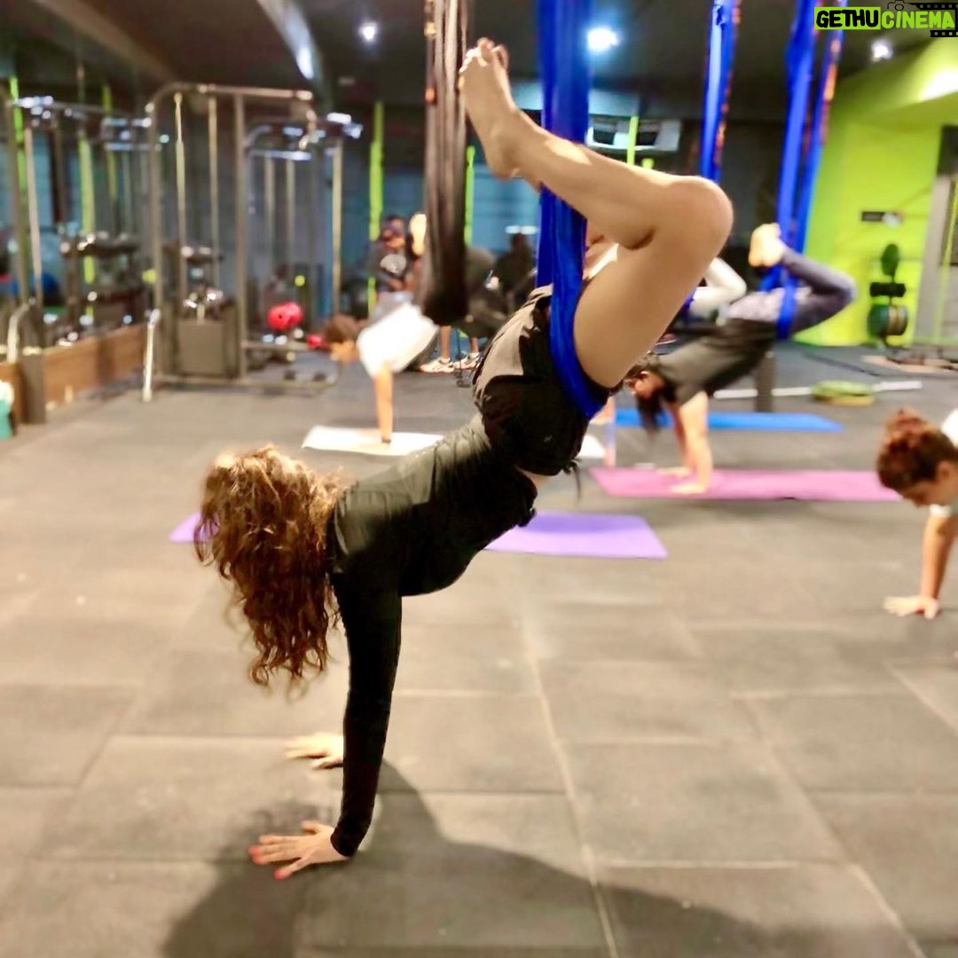 Onima Kashyap Instagram - Sometimes you have to just let go 🤗. #levitating #aerialyoga @thefundamentalsofsports_mumbai #yogapractice #yoga #yogagirl #yogainspiration #workout