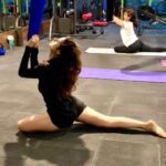 Onima Kashyap Instagram - Sometimes you have to just let go 🤗. #levitating #aerialyoga @thefundamentalsofsports_mumbai #yogapractice #yoga #yogagirl #yogainspiration #workout
