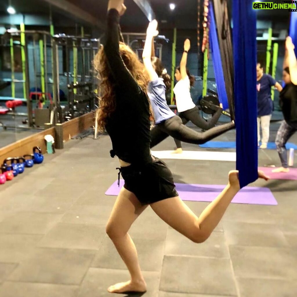 Onima Kashyap Instagram - Sometimes you have to just let go 🤗. #levitating #aerialyoga @thefundamentalsofsports_mumbai #yogapractice #yoga #yogagirl #yogainspiration #workout