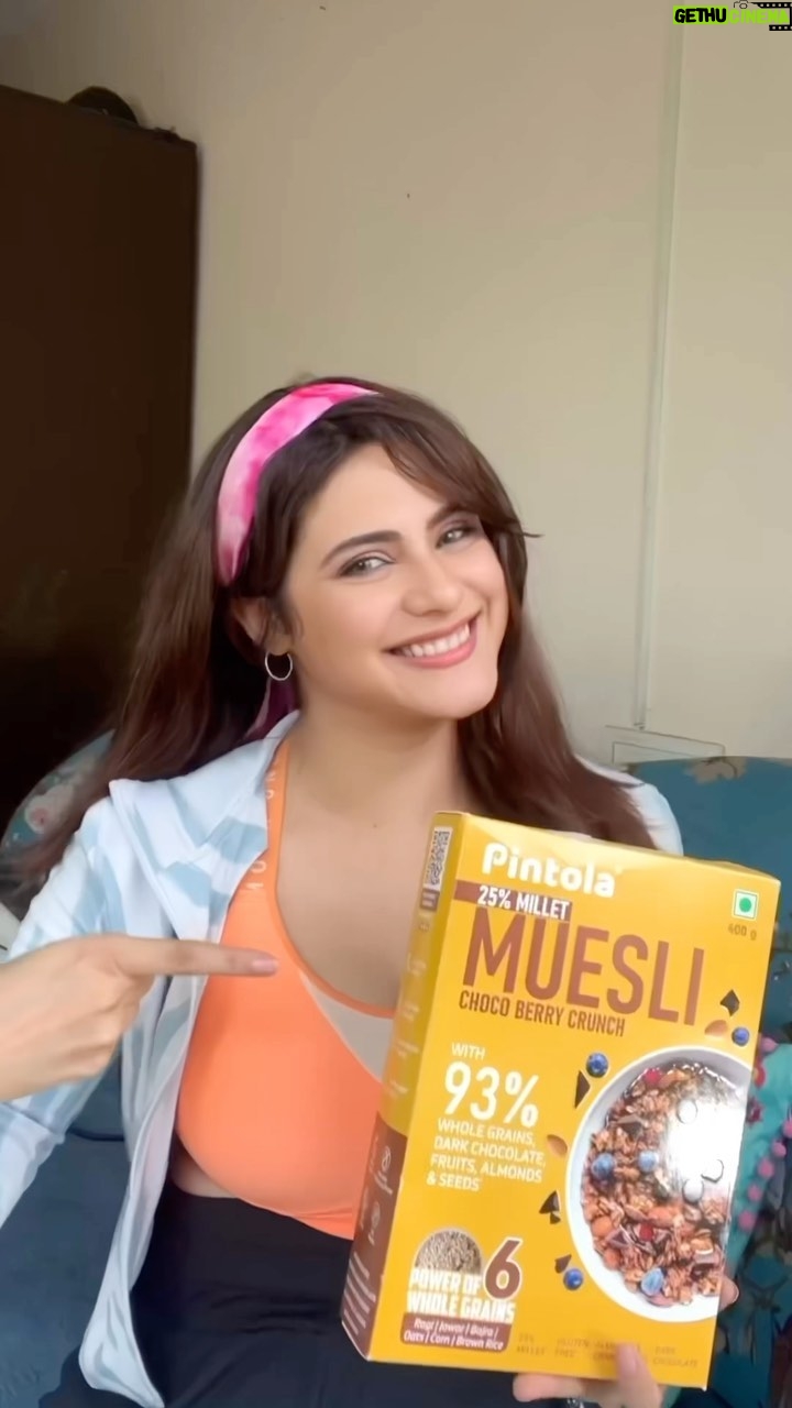 Onima Kashyap Instagram - Your gateway to a healthier, glowing you!π Packed with fiber, protein, and essential nutrients, itβs your best breakfast partner for radiant skin and overall health.π± Do you accept the #PintolaMuesliChallenge? Make your own Pintola Muesli bowl and start your day the right way! πͺ Pintola #SpreadTheGoodness #FuelForSuccess #PintolaMuesli #BreakfastBoost