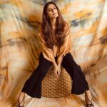 Onima Kashyap Instagram - Styled by: @styleitupbyaashna Shot by: @nikhil.p.sawant Outfit: @trenbee_ Earrings: @fashionjewellery_21 HMU: @amuthevar @shribhalerao @richcreates27 @beautylanebysejalbajaj #photography #beige #gold #instagood #instapic