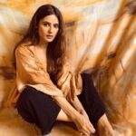 Onima Kashyap Instagram - Styled by: @styleitupbyaashna Shot by: @nikhil.p.sawant Outfit: @trenbee_ Earrings: @fashionjewellery_21 HMU: @amuthevar @shribhalerao @richcreates27 @beautylanebysejalbajaj
