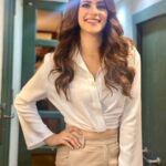 Onima Kashyap Instagram - Happier than ever 😄😄 Hair @ahmed_thehairartist Make up @pns_artistry #happy #style #photo #magicbricks #ad #insta #model #music #bts #likesforlike #travel #girl #memes #selfie #liker #beauty #following #loveyourself #india #likeback #explorepage #lifestyle #explore #yourself #photographer #photoshoot #happy