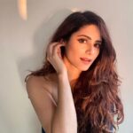 Onima Kashyap Instagram - Be a firefly gleam and glow.. light the dark tiny but shiny 🧚 #instagood #photography #photooftheday #instadaily #bollywoodactresshot #picoftheday #fashion #modelphotoshoot #beautiful #instalike #bollywood #bollywoodactresses #photoshootlover #bollywoodlovers #photoshoot📷 #myself #art #photo #happy #style #photography