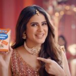 Onima Kashyap Instagram - 🌺🌺 make your food with love ❤️ @mdhspicesofficial @pamvads Directed @shuklaprabhakar #commercials #spices #foodlove #spicesofindia #mdh