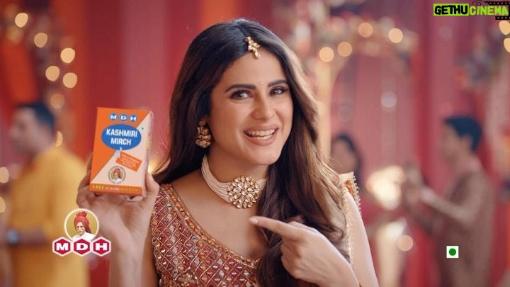Onima Kashyap Instagram - 🌺🌺 make your food with love ❤️ @mdhspicesofficial @pamvads Directed @shuklaprabhakar #commercials #spices #foodlove #spicesofindia #mdh