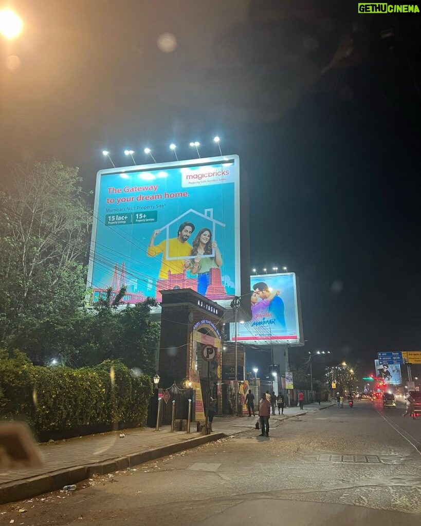 Onima Kashyap Instagram - Last night I was on my way and saw this and I was like ‘oh that’s me’ 😅 Magic brick says getway to your dream home .. for me magic bricks made my dream come true by working with India’s one of the finest actor … @ayushmannk @magicbricks_official #insta #mood #print #hoarding #ads #love #click Bandra West