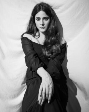 Onima Kashyap Instagram - Dancing in the dark, in the pale moonlight 🌘🌑🌓
Pc @saurabh_sonkar 
#dark #black #blackandwhite #blacklove