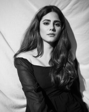 Onima Kashyap Instagram - Dancing in the dark, in the pale moonlight 🌘🌑🌓
Pc @saurabh_sonkar 
#dark #black #blackandwhite #blacklove