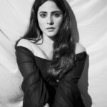 Onima Kashyap Instagram - Dancing in the dark, in the pale moonlight 🌘🌑🌓 Pc @saurabh_sonkar #dark #black #blackandwhite #blacklove