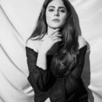 Onima Kashyap Instagram - Dancing in the dark, in the pale moonlight 🌘🌑🌓 Pc @saurabh_sonkar #dark #black #blackandwhite #blacklove