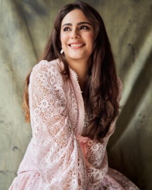 Onima Kashyap Instagram - Doing what you love is freedom..loving what you do is happiness 💕
#live #happiness #photography #photographylovers #photooftheday