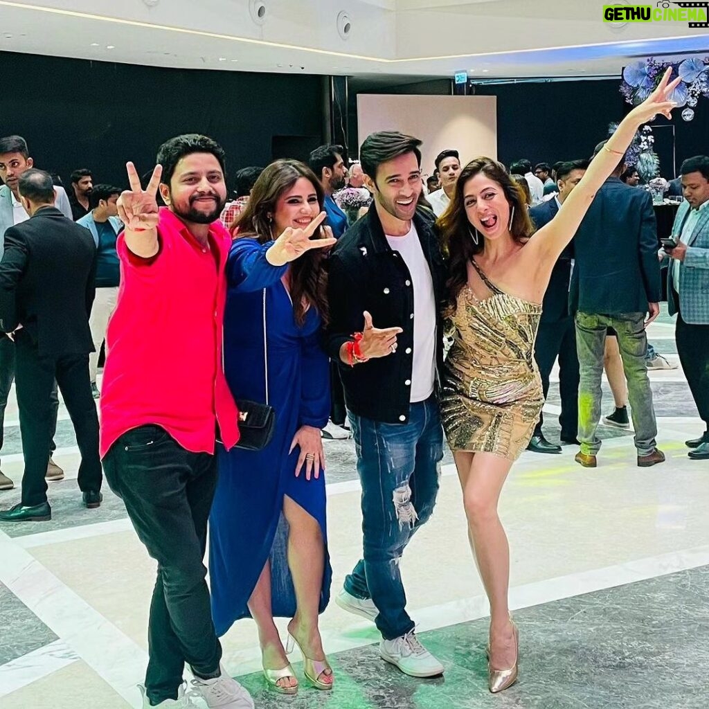 Onima Kashyap Instagram - Good Times + Crazy Friends = Great Memories! @onimakashyap @sandeepdharma_official @karansharmaa_official @sukhmanisadana #phoneixmall #pune #launchparty #party #event #show #foryou #goodvibes #funtime
