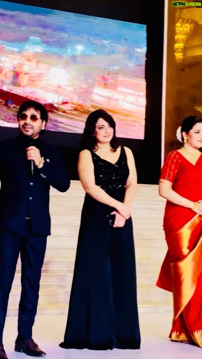 Pakhi Hegde Instagram - It was beautiful moments in UPPA awards night in lucknow @pakkhihehde #bestfriendsforever . #BrijeshPathak #DeputyCM #nitinmishra #wamiqkhan #sanjaysingh #pakkhihegde #singhakshara #monalisha #anuragbatra #awanishsingh #alizafar