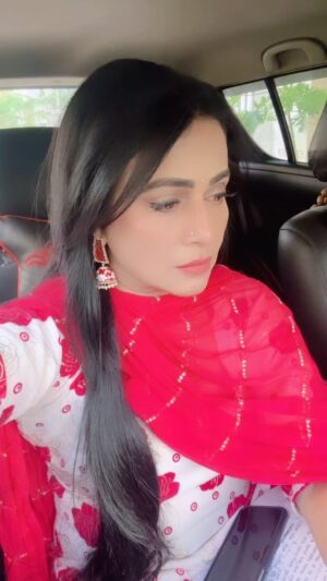 Pakhi Hegde Instagram - Ek din toh sab mar hi jayenge … 
Garam garam …. From the sets of #sheeshakedil 

.
.
.
#comedy #comedyvideos #trending #pakkhi #pakkhihegde #pakhi #pakhihegde #instagood #instagram #instadaily #instalike #trendingreels #trendingnow #viralvideos #viralreels