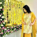 Pakhi Hegde Instagram – 🌼।।आदिदेव नमस्तुभ्यं प्रसीदमम् भास्कर।
दिवाकर नमस्तुभ्यं प्रभाकर नमोऽस्तु ते।।🌼
🙏रथ पर होकर सवार, सूर्य देव आये आपके द्धार,, सुख, सम्पत्ति और खुशियां मिले आपको अपार।🙏
🙏🌼छठी मैया की असीम कृपा से आपके जीवन में सुख, शांति और समृद्धि का वास हो, छठ पूजा की हार्दिक शुभकामनाएं!🙏🌼
#chhath #chhathpuja #pakkhi #pakkhihegde #pakhi #pakhihegde #trend #trending #reels #instagram