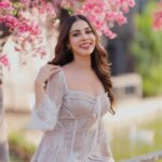 Palak Purswani Instagram - you fav girl or nothing 🌸 Photographer @karanhenry Styled by : @cosmo_bydivya Outfit : @themeshstore.co Jewellery: @jam__collections Makeup: @makeupbydeepti Hair: @aartijethava_hairstylish Location: @setsinthecity.in