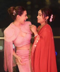 Palak Purswani Instagram - Mil liye jamna paar 😅 @manisharani002 ❤️ Outfit @vridhisomaani Styled by @stylebyniti • • • • #diwali2023 #ethnicwear #diwalioutfit #palakpurswani #manisharani #bigbossott2