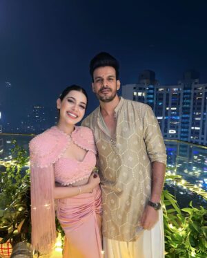 Palak Purswani Instagram - Shaam gulaabi 💓

Outfit @vridhisomaani
Styled by @stylebyniti
•
•
•
•
•
#diwali2023 #ethnicwear #indianwear #palakpurswani