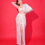 Palak Purswani Instagram - Just like a waaaooo 🤭 Photographer @deepak_das_photography Outfit @ahiclothing Makeup @meenalvidhani Hair @makeupbyriddhikothari Studio @backstage_mumbai Styled by @anamikajain__ • • • • #ootd #palakpurswani #festiveseason