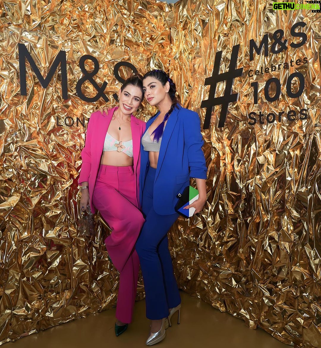 Palak Purswani Instagram - Hosted a successful night for @marksandspencerindia celebrating 100 stores with the best @missmalini 🩷🫶🏼 Here’s some snippets of my crazy bunch who always say ‘the night is still young’ 😂 Outfit @marksandspencerindia Bag @oceana_clutches Muah @mua_poojadevpuria • • • • #marksandspencer #palakpurswani #missmalini #powersuit #succesfullnight