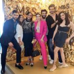 Palak Purswani Instagram - Hosted a successful night for @marksandspencerindia celebrating 100 stores with the best @missmalini 🩷🫶🏼 Here’s some snippets of my crazy bunch who always say ‘the night is still young’ 😂 Outfit @marksandspencerindia Bag @oceana_clutches Muah @mua_poojadevpuria • • • • #marksandspencer #palakpurswani #missmalini #powersuit #succesfullnight