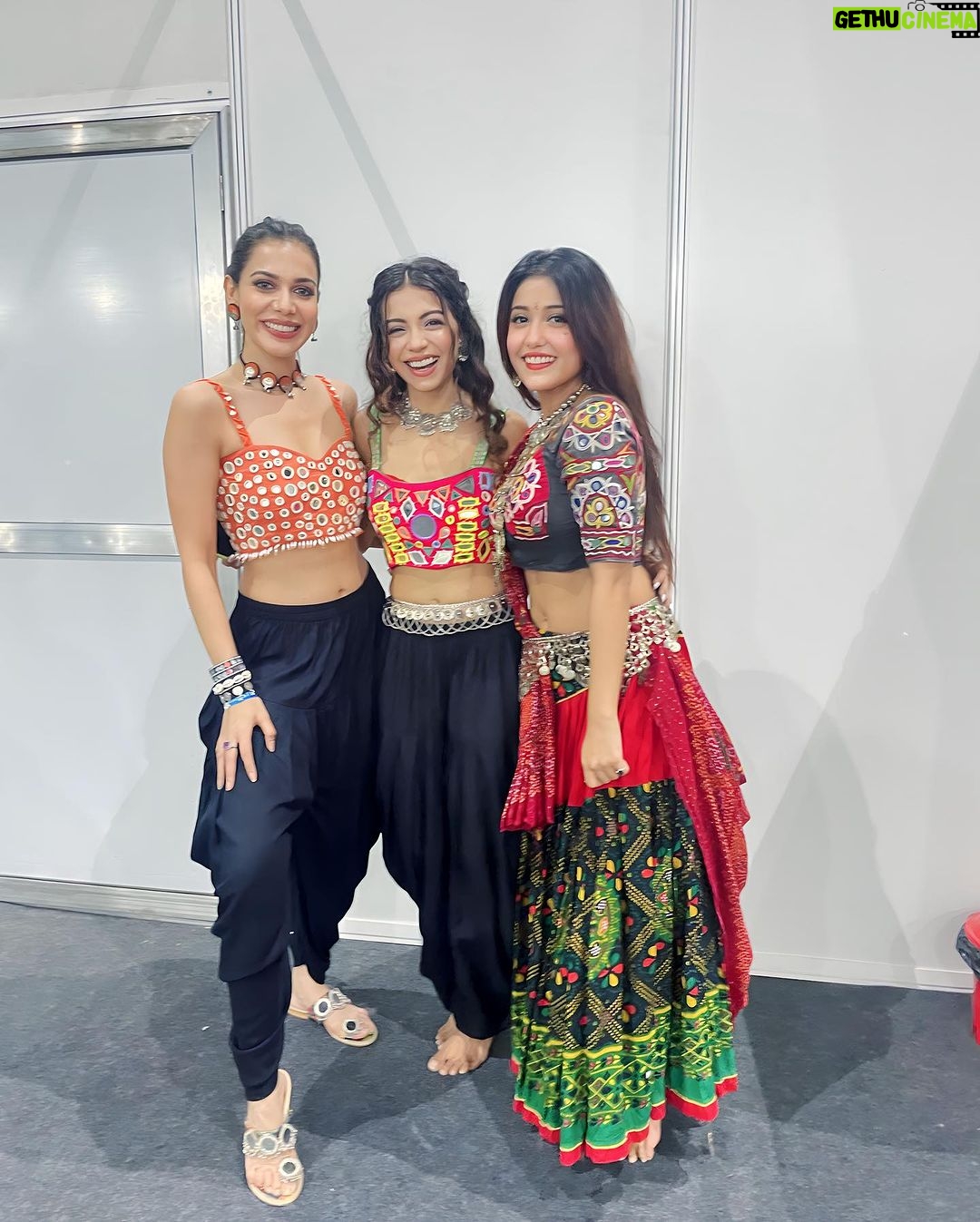 Palak Purswani Instagram - calling it a garba night ✨ Outfit @vastrashaili Jewellery @sutrakala_by_prarthana • • • • • #navratri #navratrioutfit #festivefeels #garbanight #dakla #navratrispecial