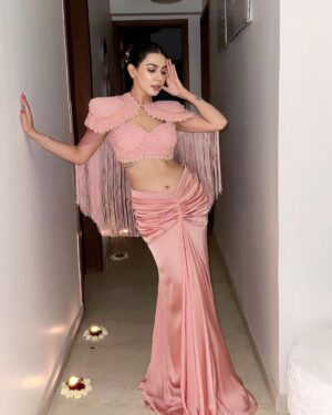 Palak Purswani Instagram - Shaam gulaabi 💓

Outfit @vridhisomaani
Styled by @stylebyniti
•
•
•
•
•
#diwali2023 #ethnicwear #indianwear #palakpurswani