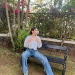 Palak Purswani Instagram - you’re cute jeans 🤍 Outfit @uptownie101