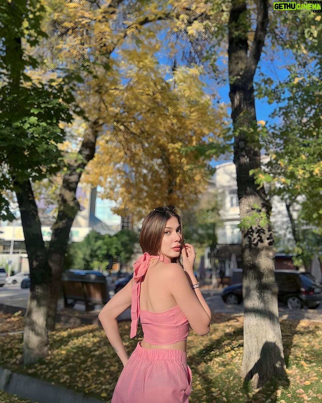 Palak Purswani Instagram - meet me under the falling leaves 🍂 Almaty, Kazakhstan