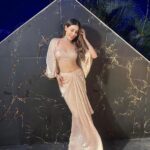 Palak Purswani Instagram - That was one wild wedding! Now accepting applications for more single friends 😋 Styled by : @cosmo_bydivya Outfit : @orupret Jewellery: @mozaati
