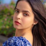 Palak Sindhwani Instagram - Pure and raw..🌸 Clicked by - @vikasgorule Wearing - @urbanic_in
